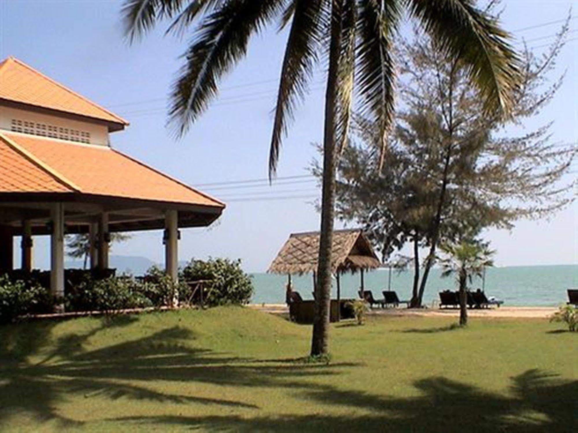 Coral Hotel Bangsaphan Бангсапхан Экстерьер фото
