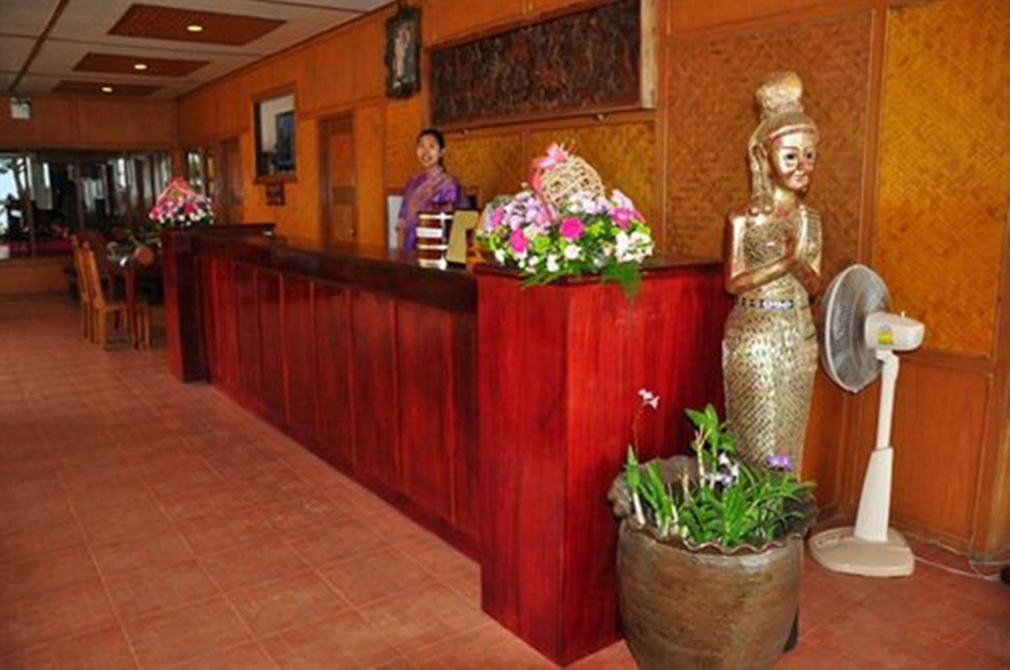 Coral Hotel Bangsaphan Бангсапхан Экстерьер фото